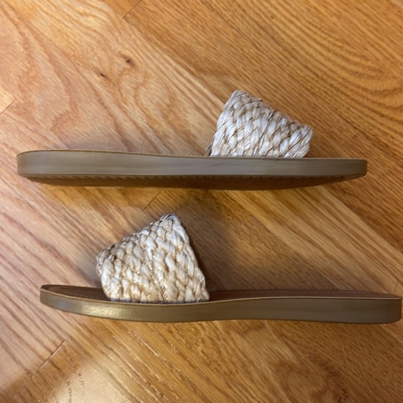 Soda Women’s Slide Sandals - NWB - Picture 3 of 9